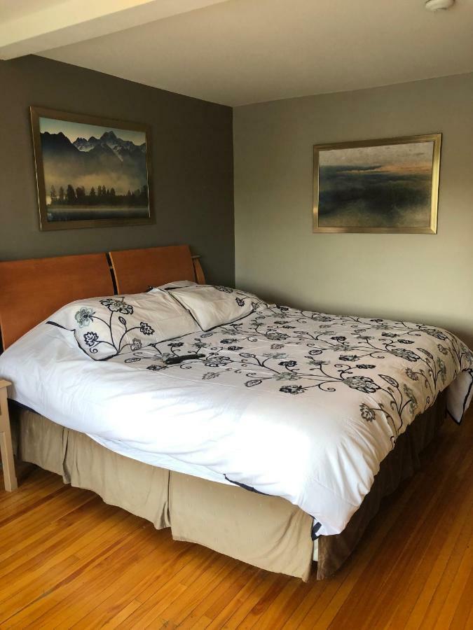 The Bobcaygeon Inn Экстерьер фото