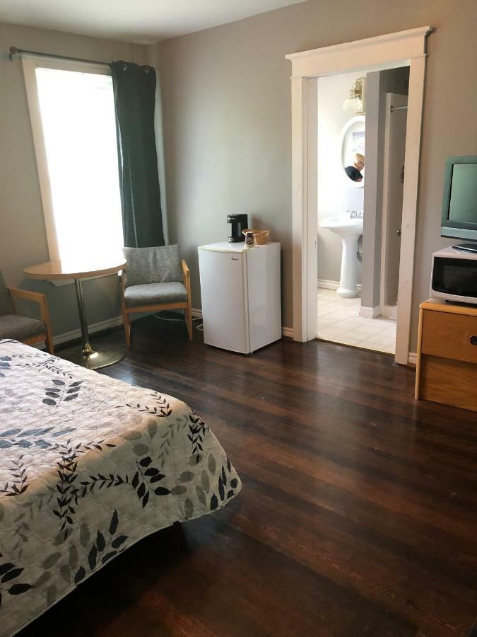 The Bobcaygeon Inn Экстерьер фото
